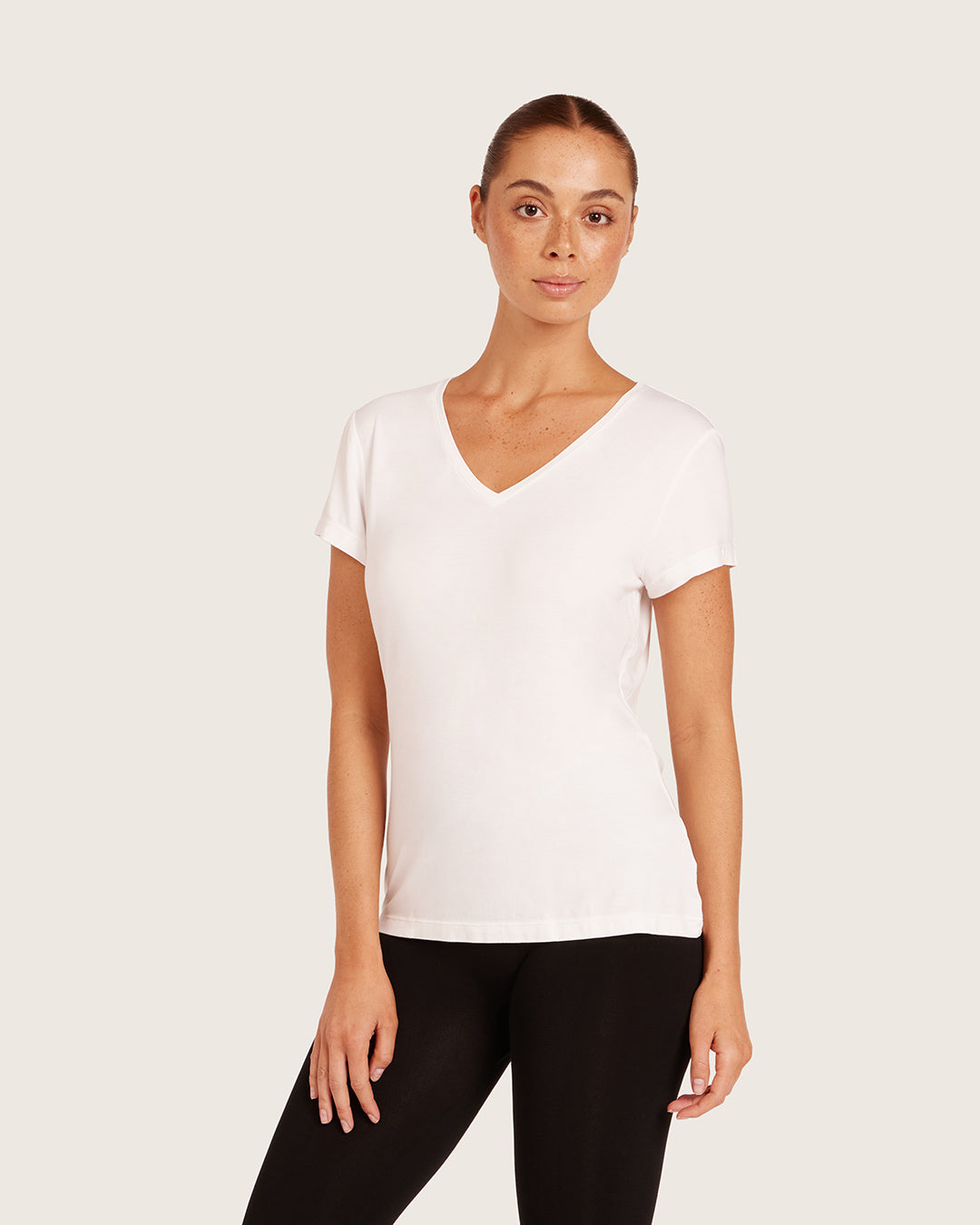 B_ＶネックＴシャツ | White
